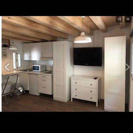 דירות ברצלונה Mini Piso Con Escaleras מראה חיצוני תמונה